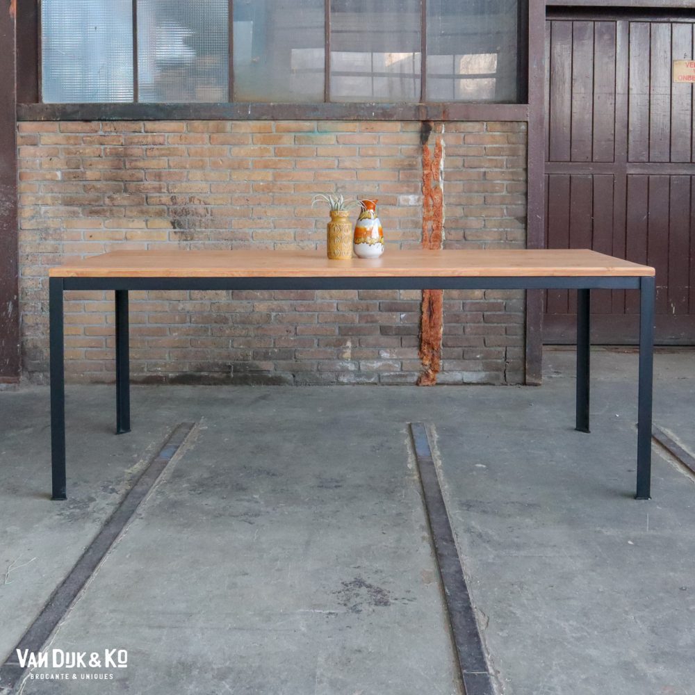 Industriële tafel