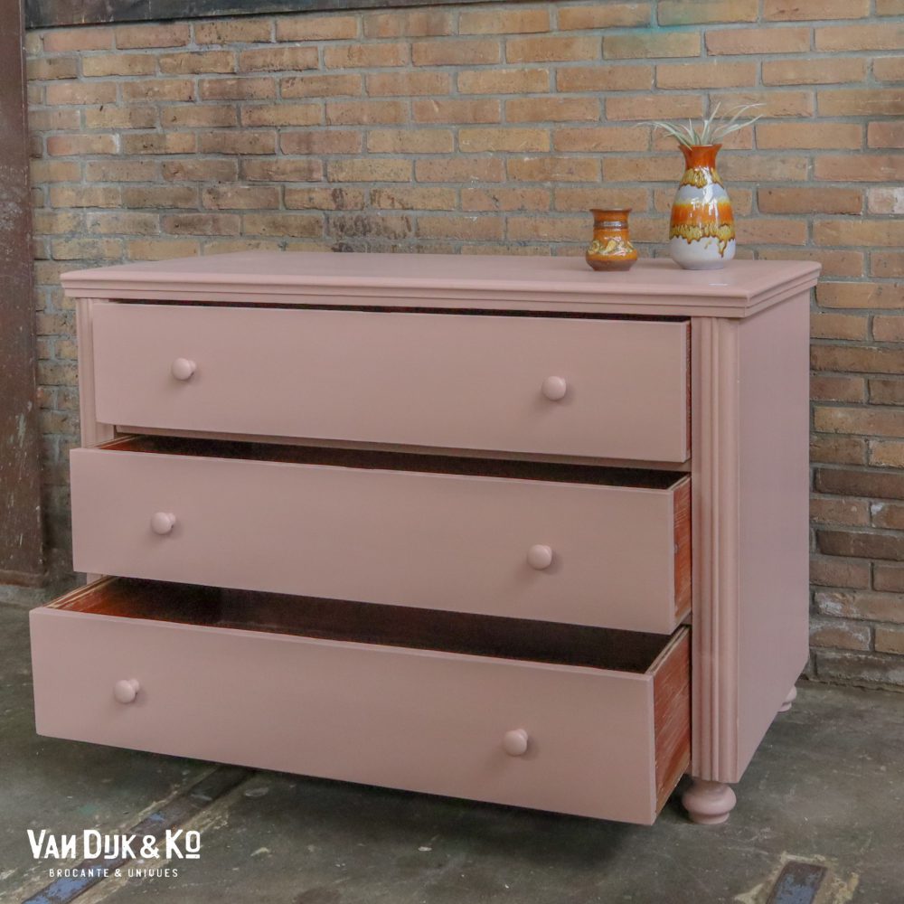 Roze ladekast