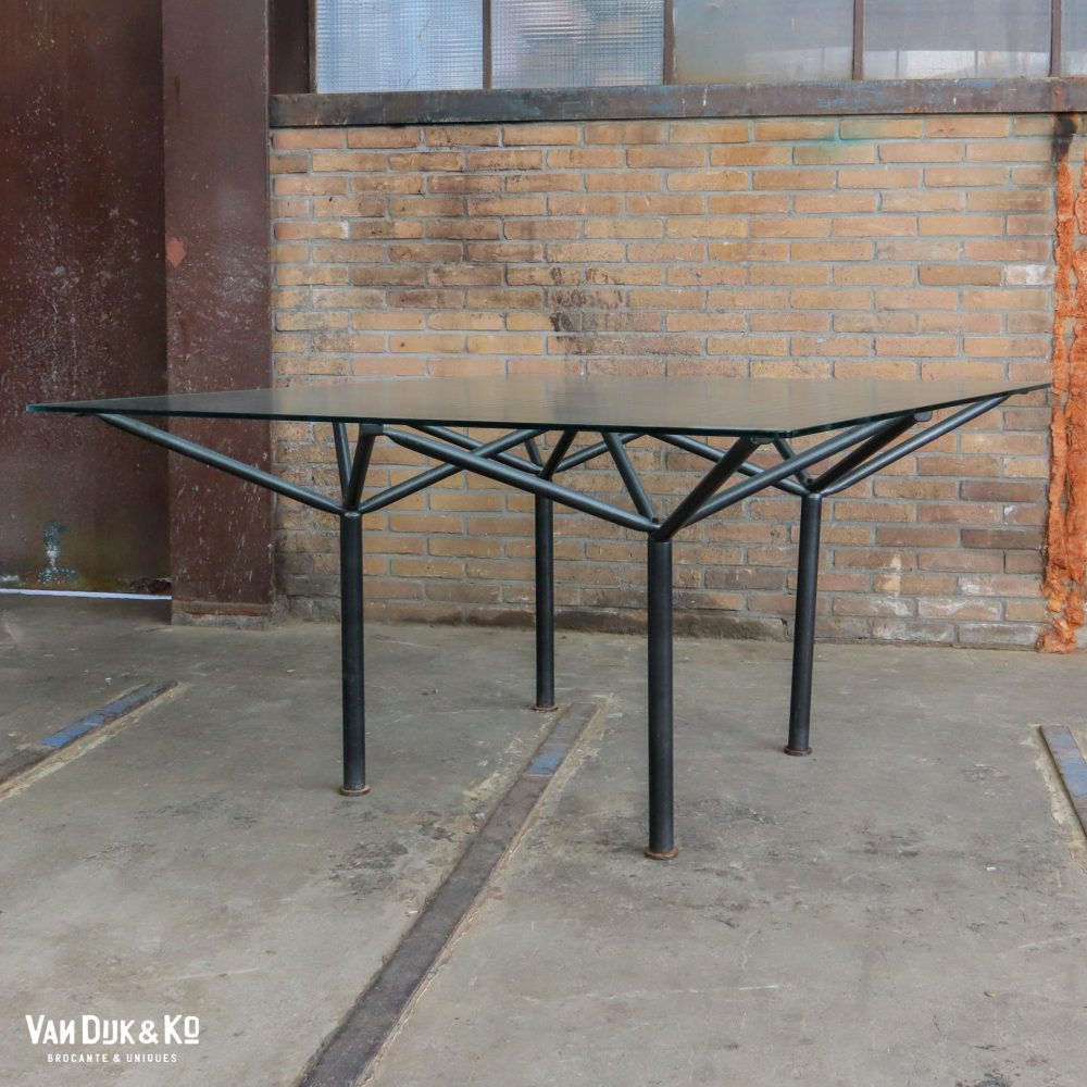Glazen eettafel