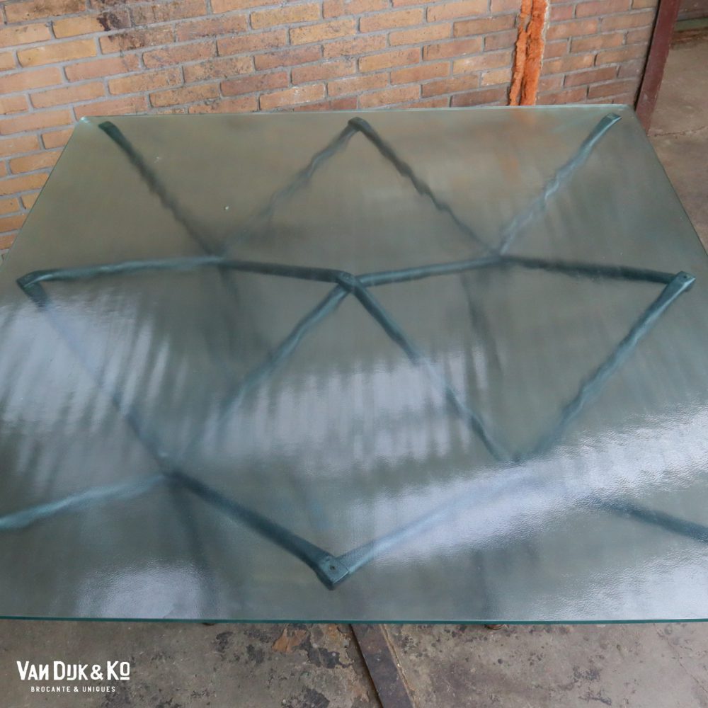 Glazen eettafel