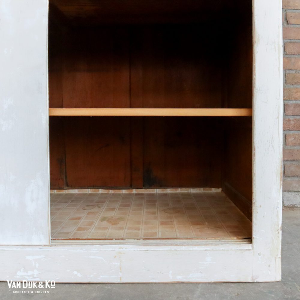 Houten dressoir met schuifdeuren