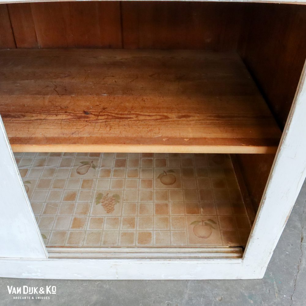 Houten dressoir met schuifdeuren