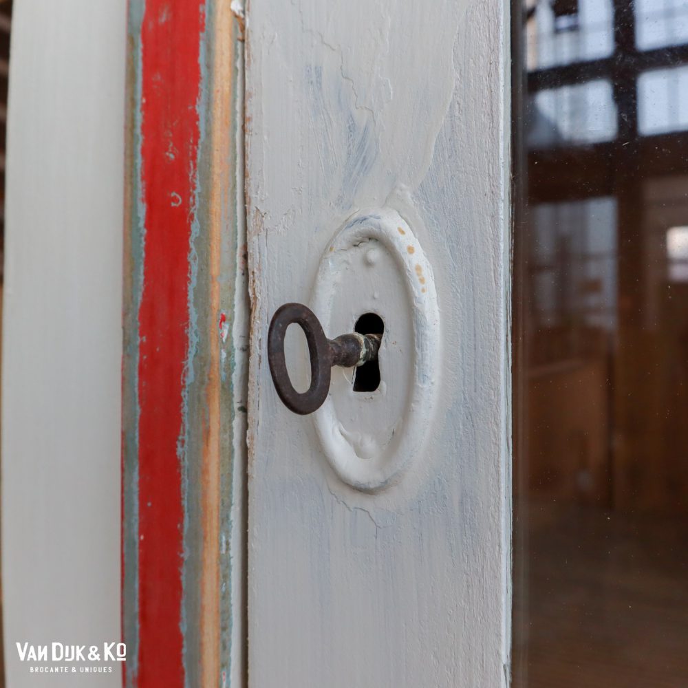 Rood-witte buffetkast