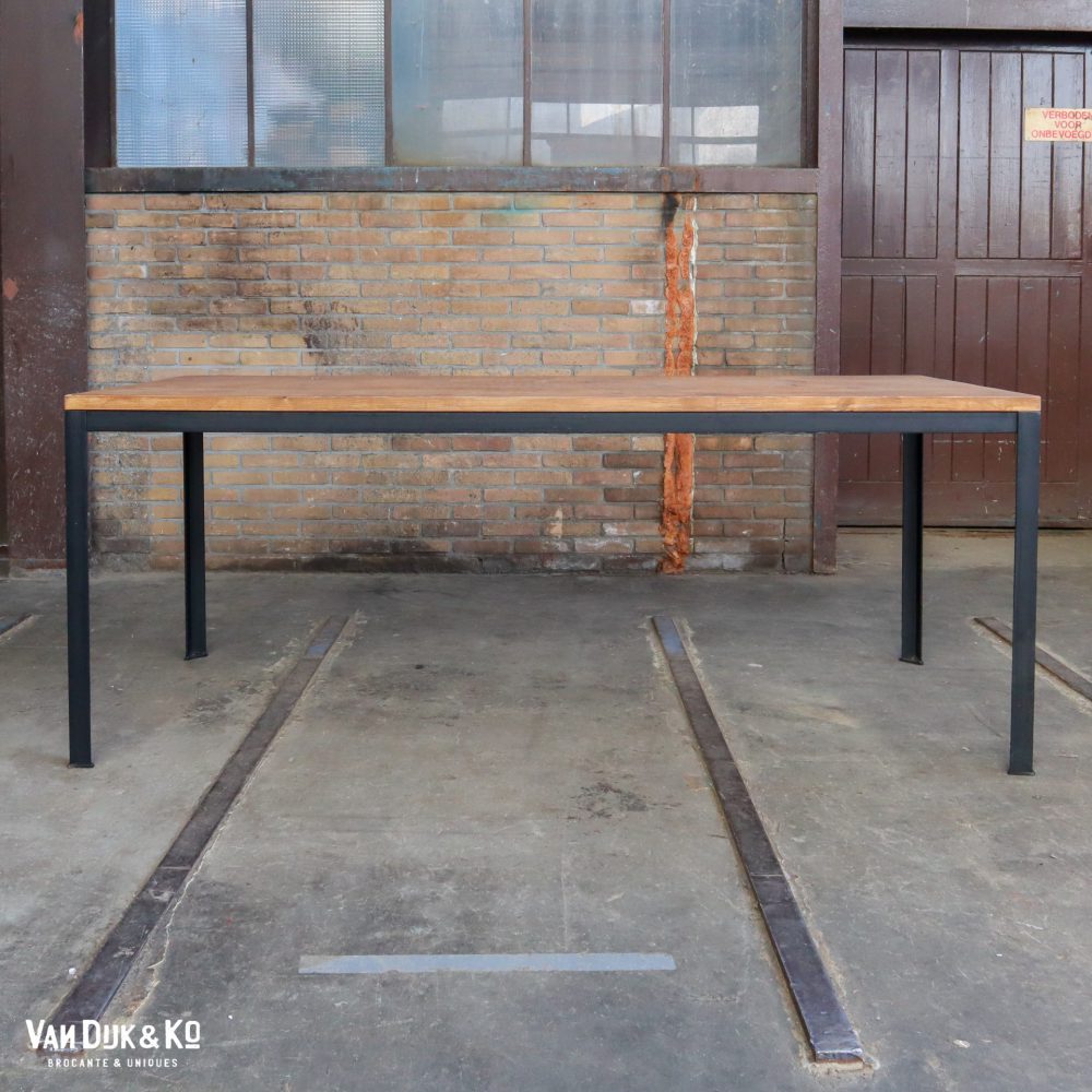 Industriële tafel