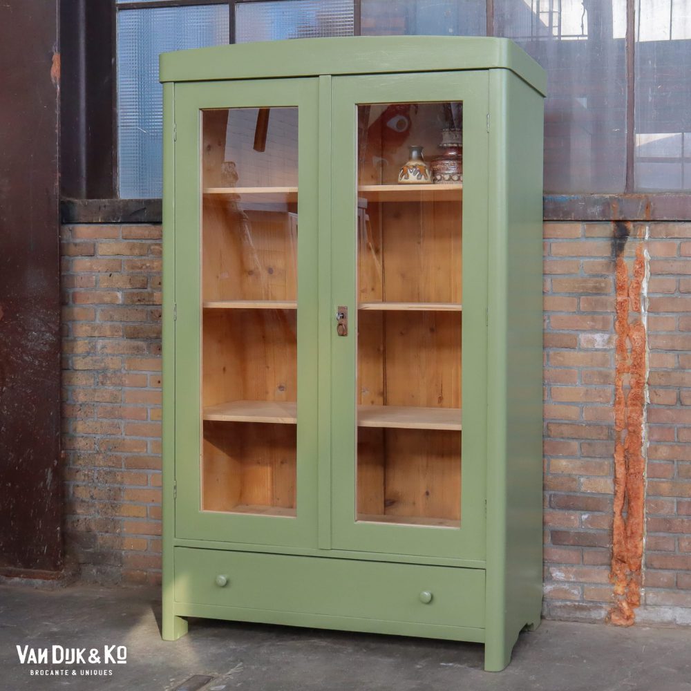 Groene vitrinekast