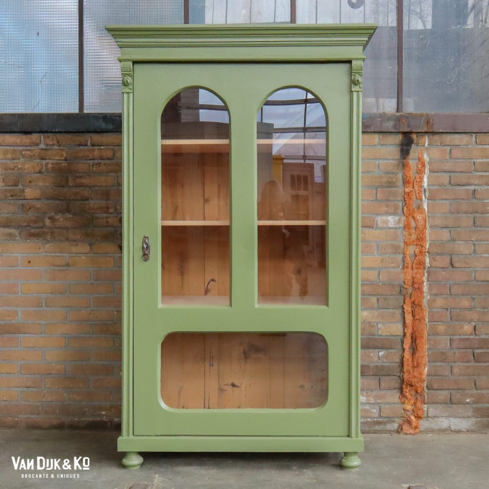 Brocante groene vitrinekast