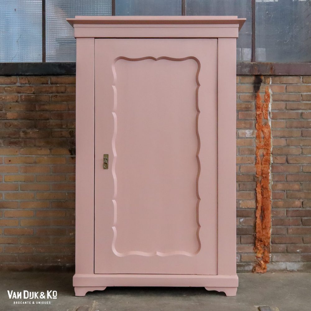 Brocante roze linnenkast