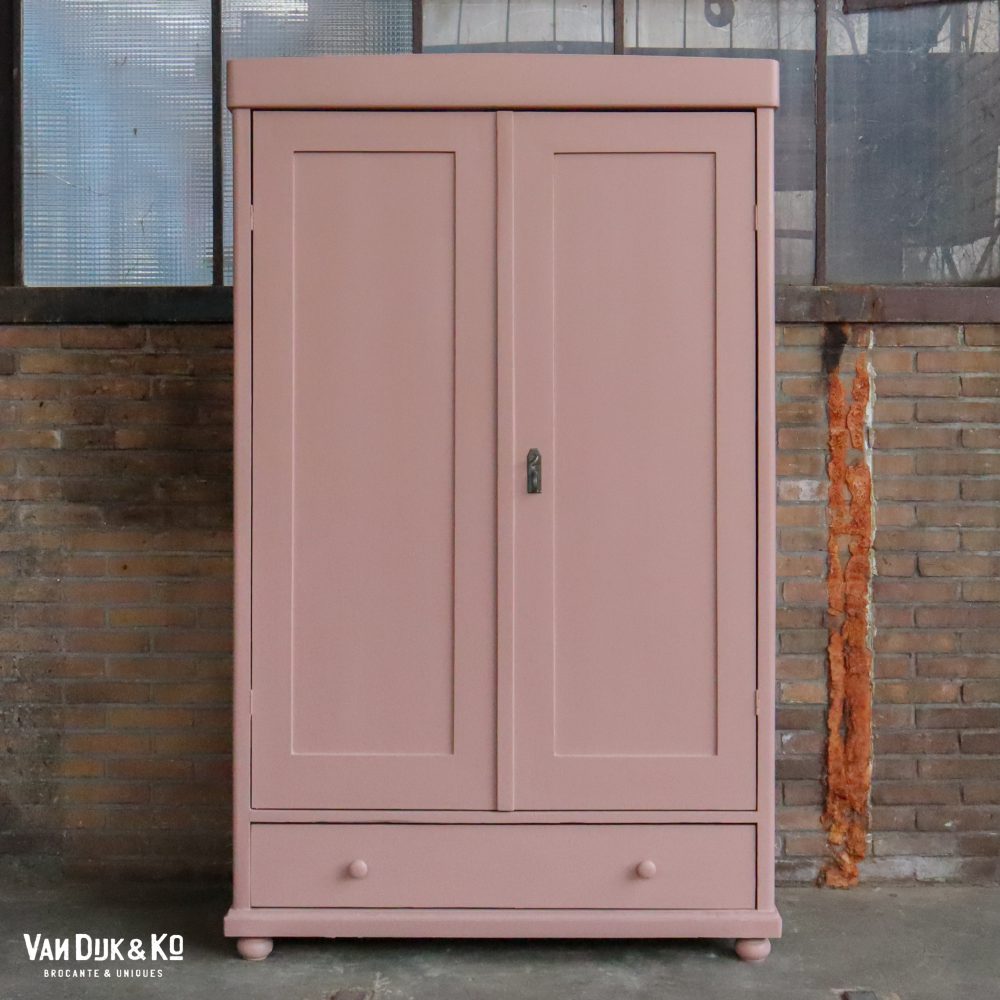 Brocante roze linnenkast