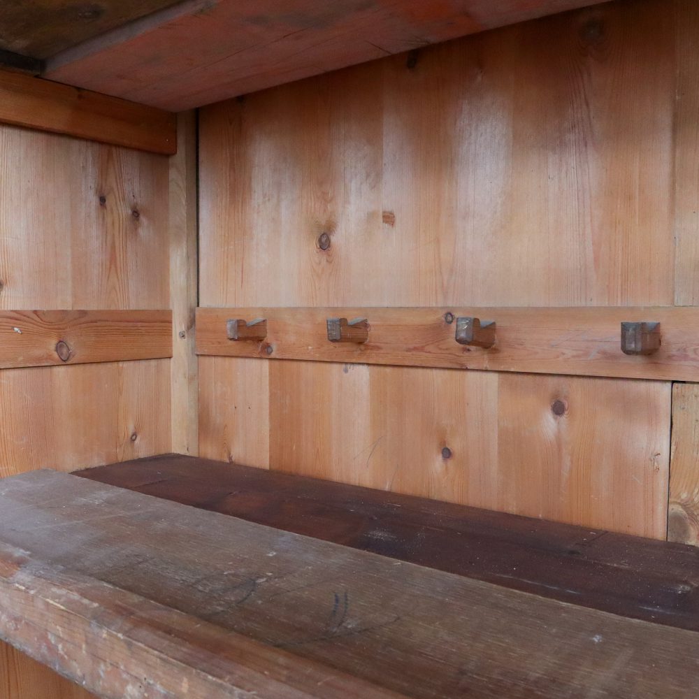 Vintage houten vitrinekast - Afbeelding 8