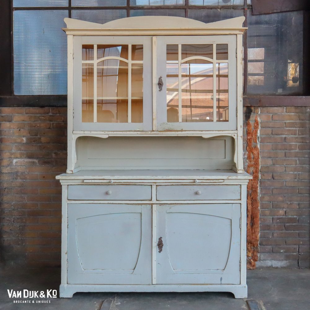 Brocante lichtblauwe buffetkast