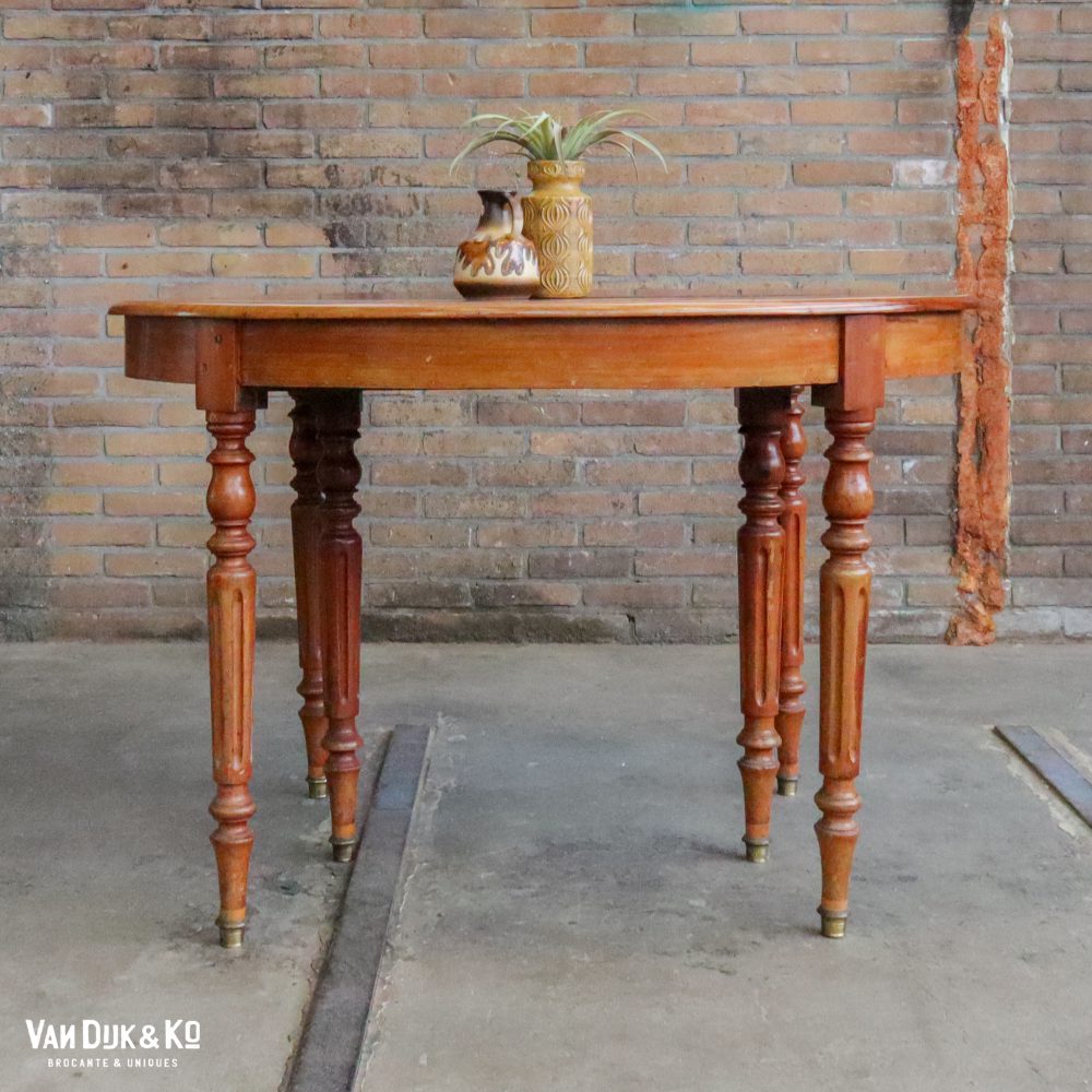 Antieke ovale tafel