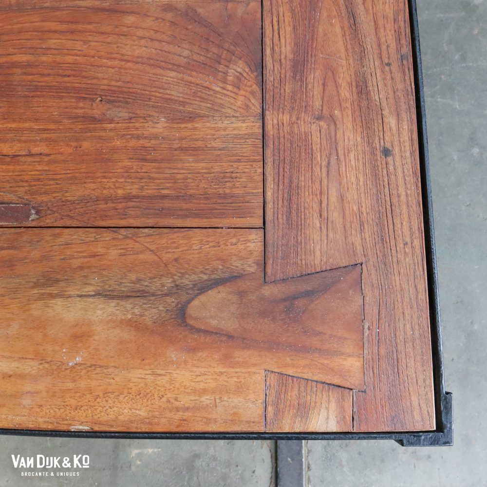 Industriële tafel met ingelegd tafelblad - Afbeelding 3