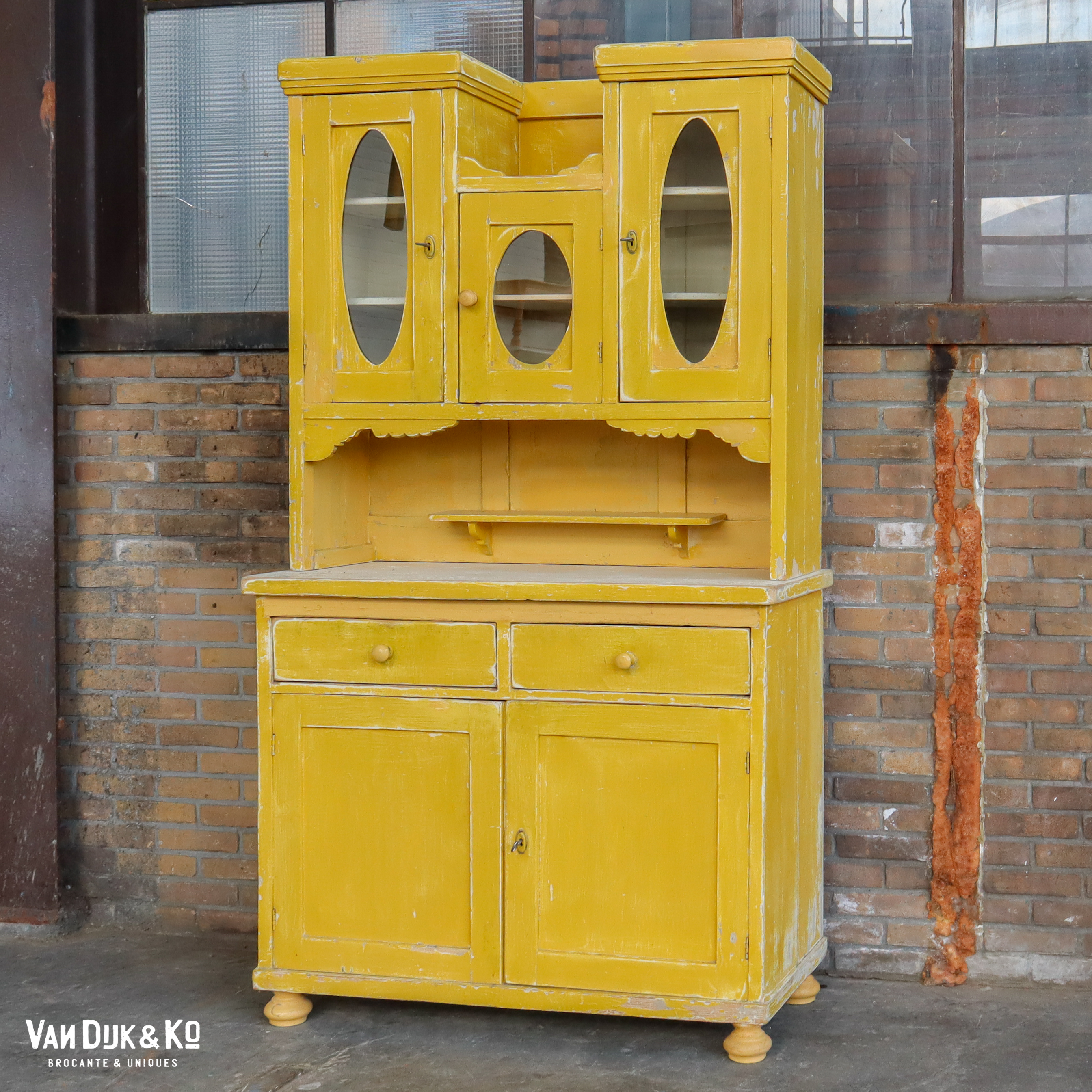 Brocante gele buffetkast - Afbeelding 2
