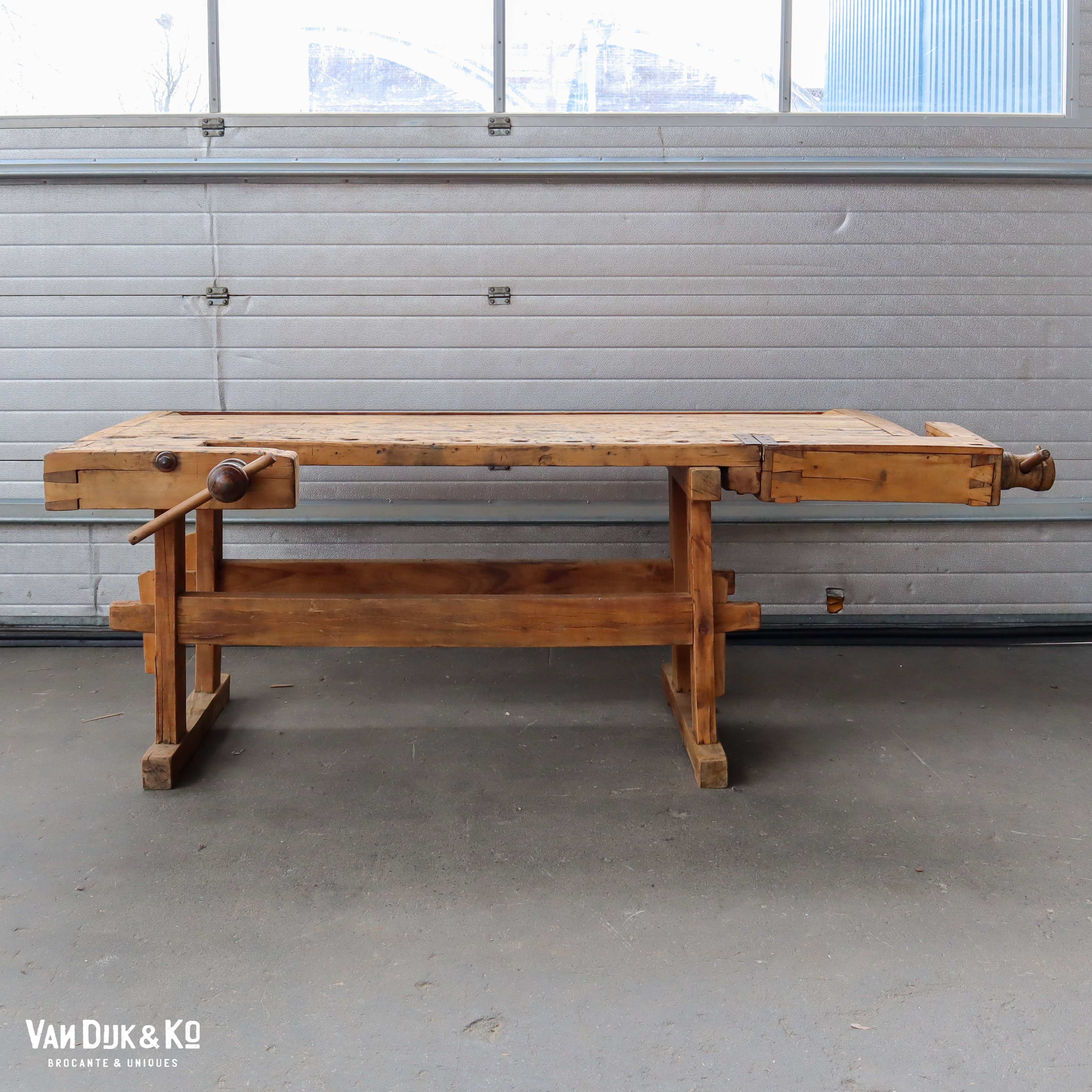 Vintage werkbank met bankschroeven - Afbeelding 2