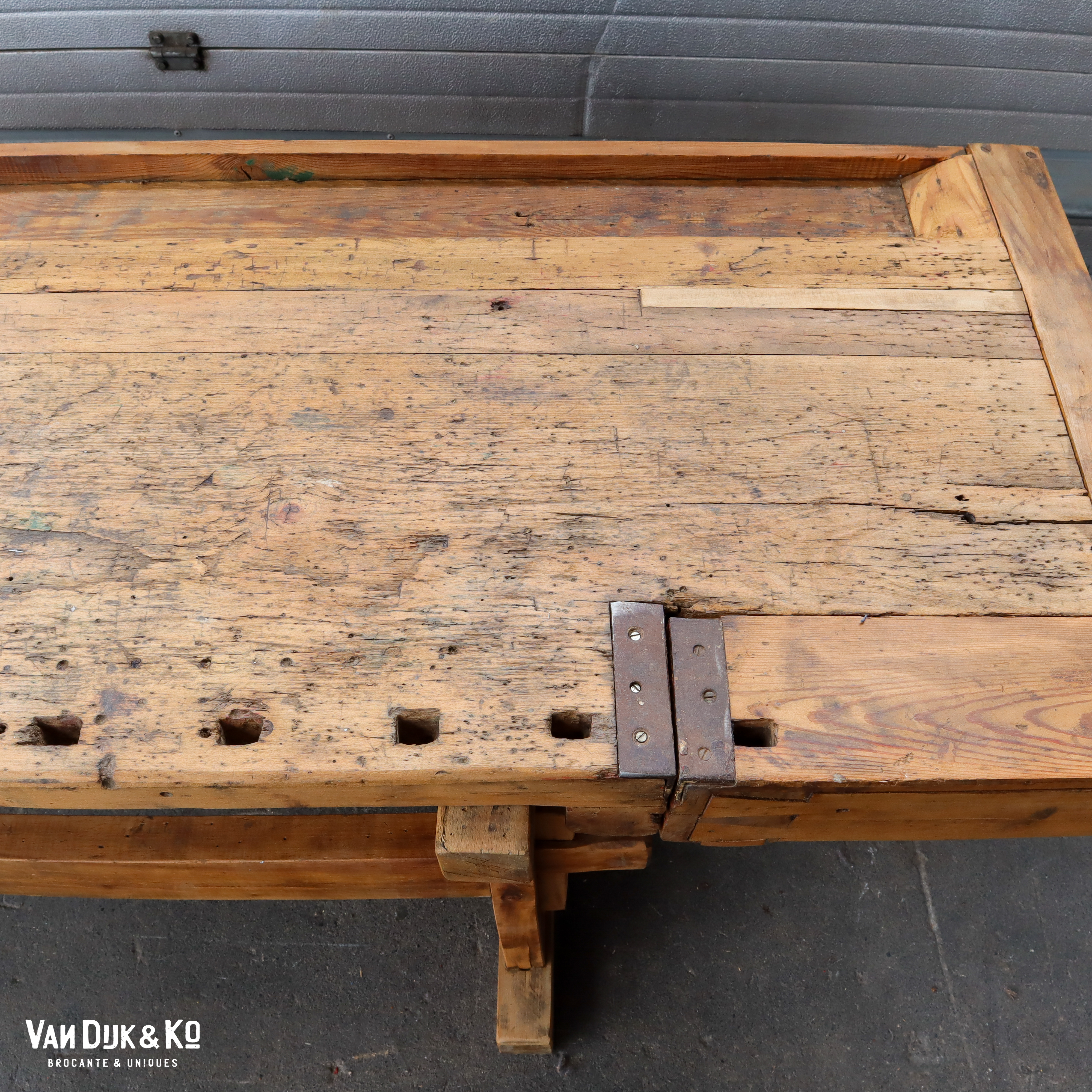 Vintage werkbank met bankschroeven - Afbeelding 4