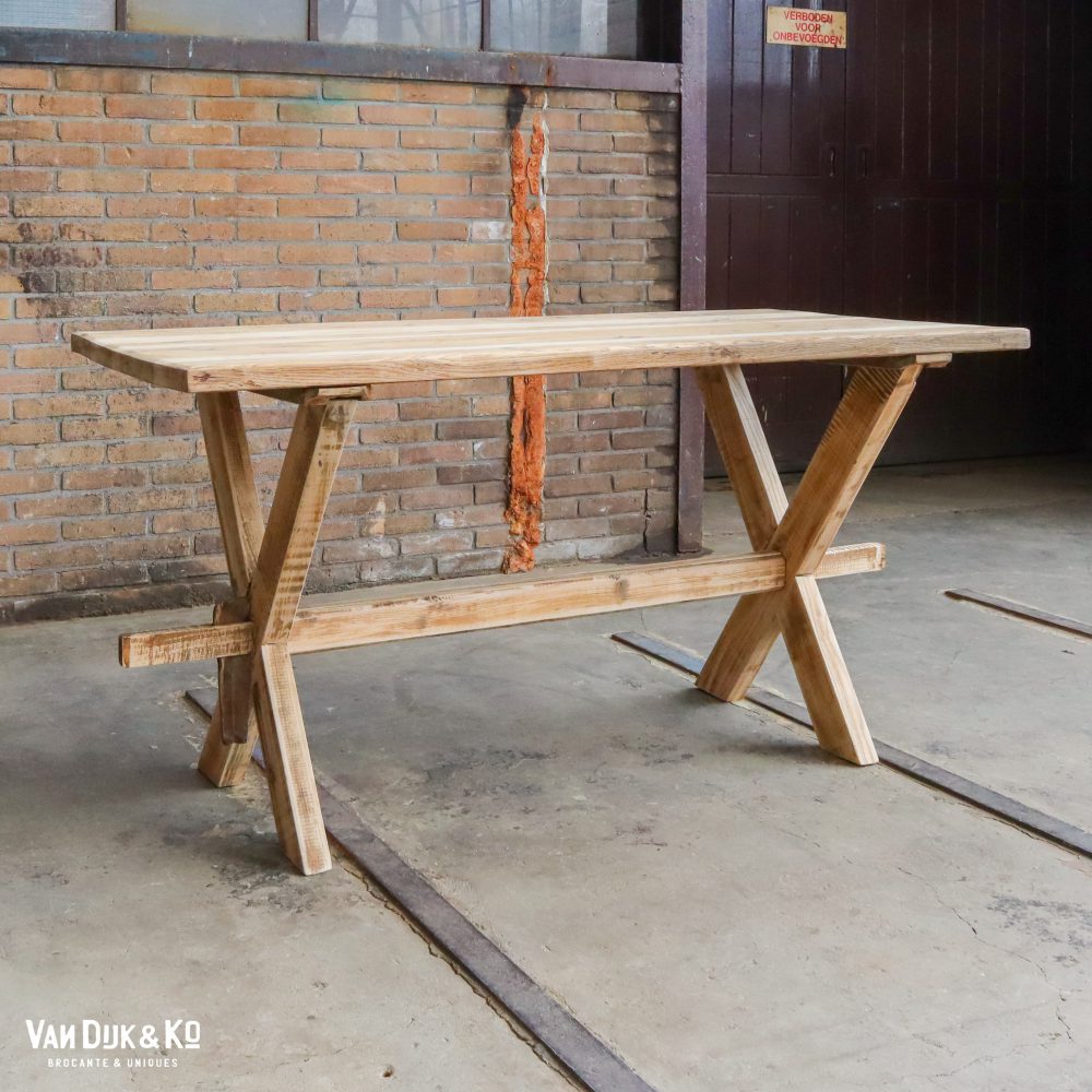 Houten kruispoot tafel