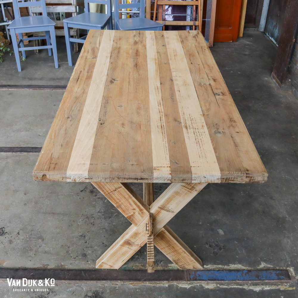Houten kruispoot tafel - Afbeelding 3