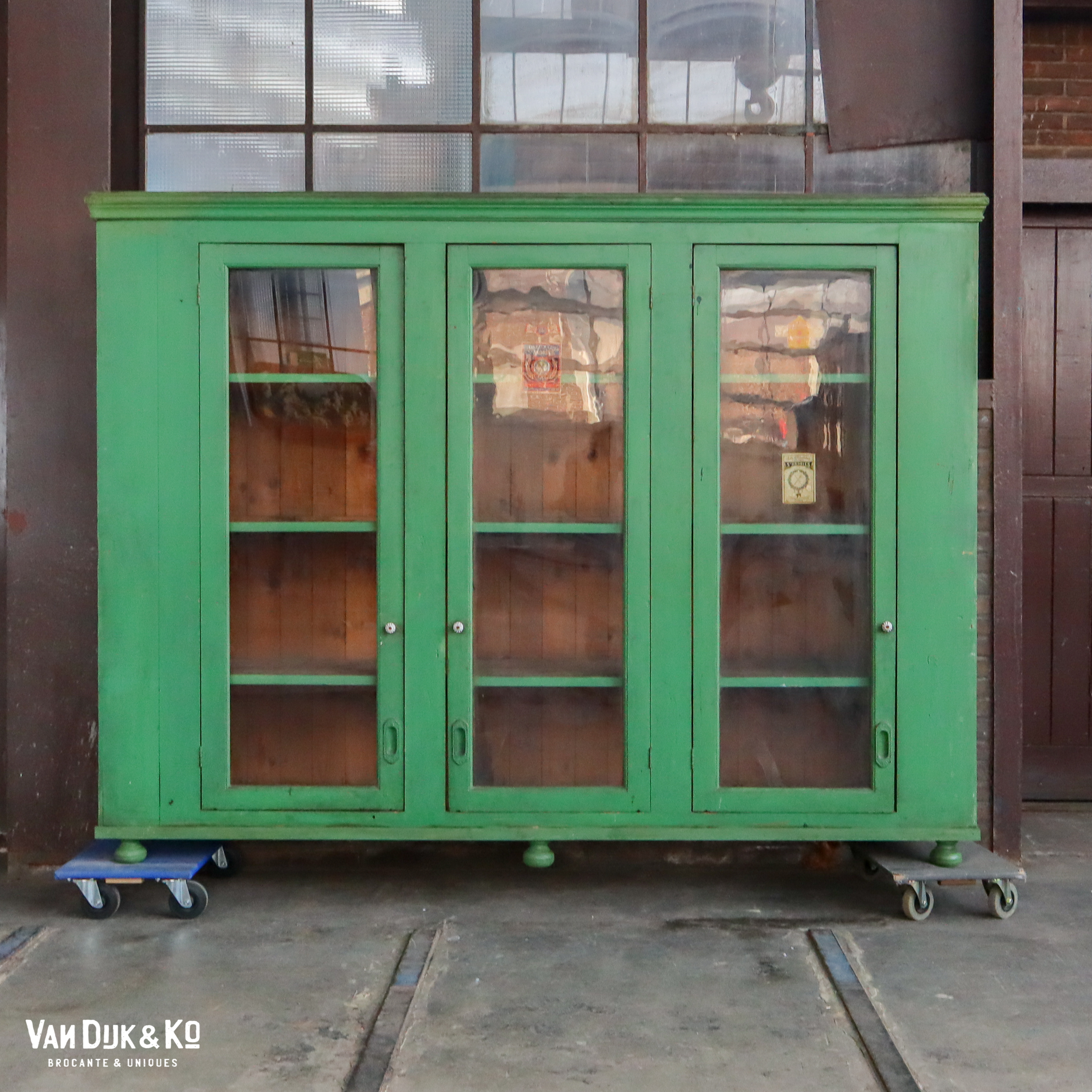 Vintage groene vitrinekast - Afbeelding 2