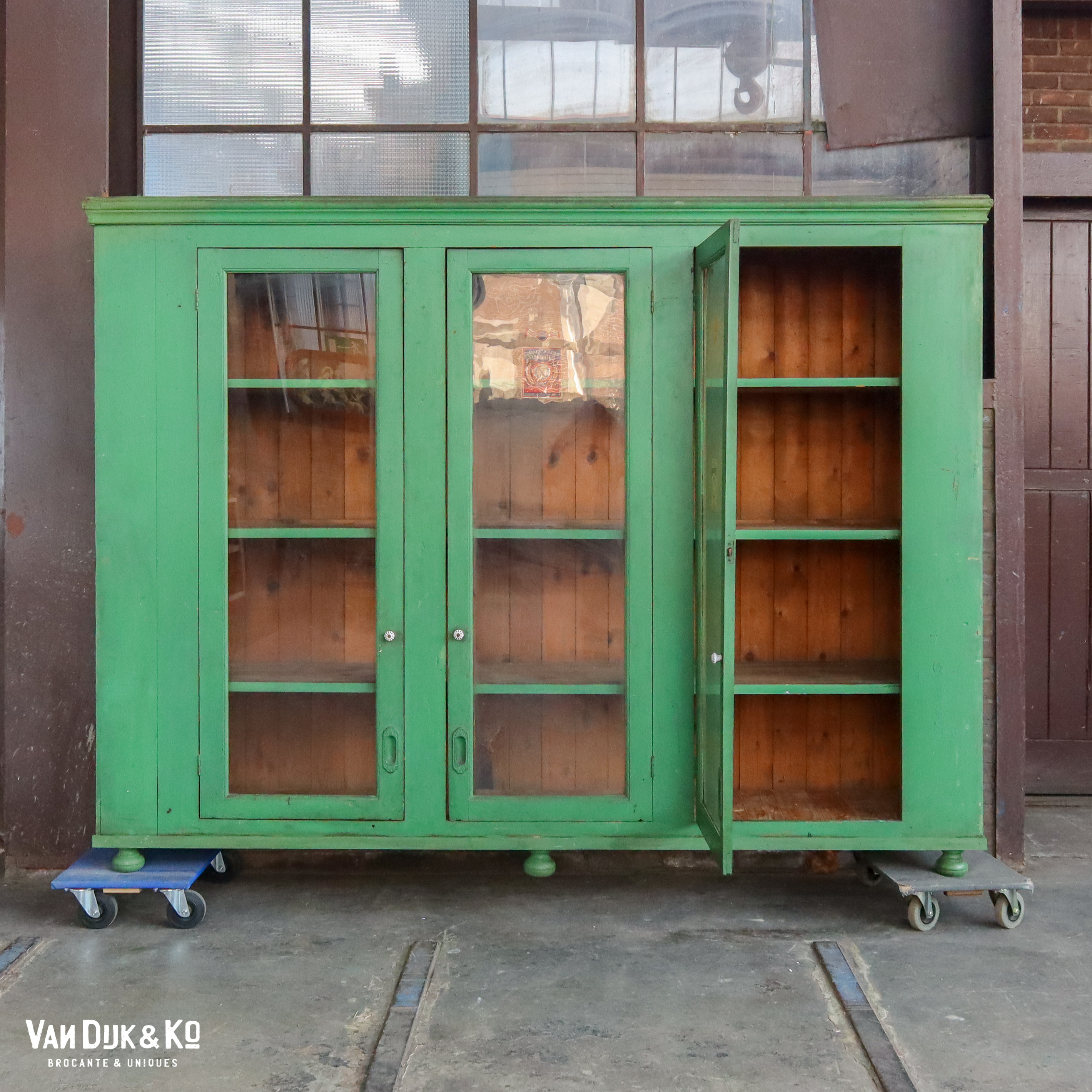 Vintage groene vitrinekast - Afbeelding 9