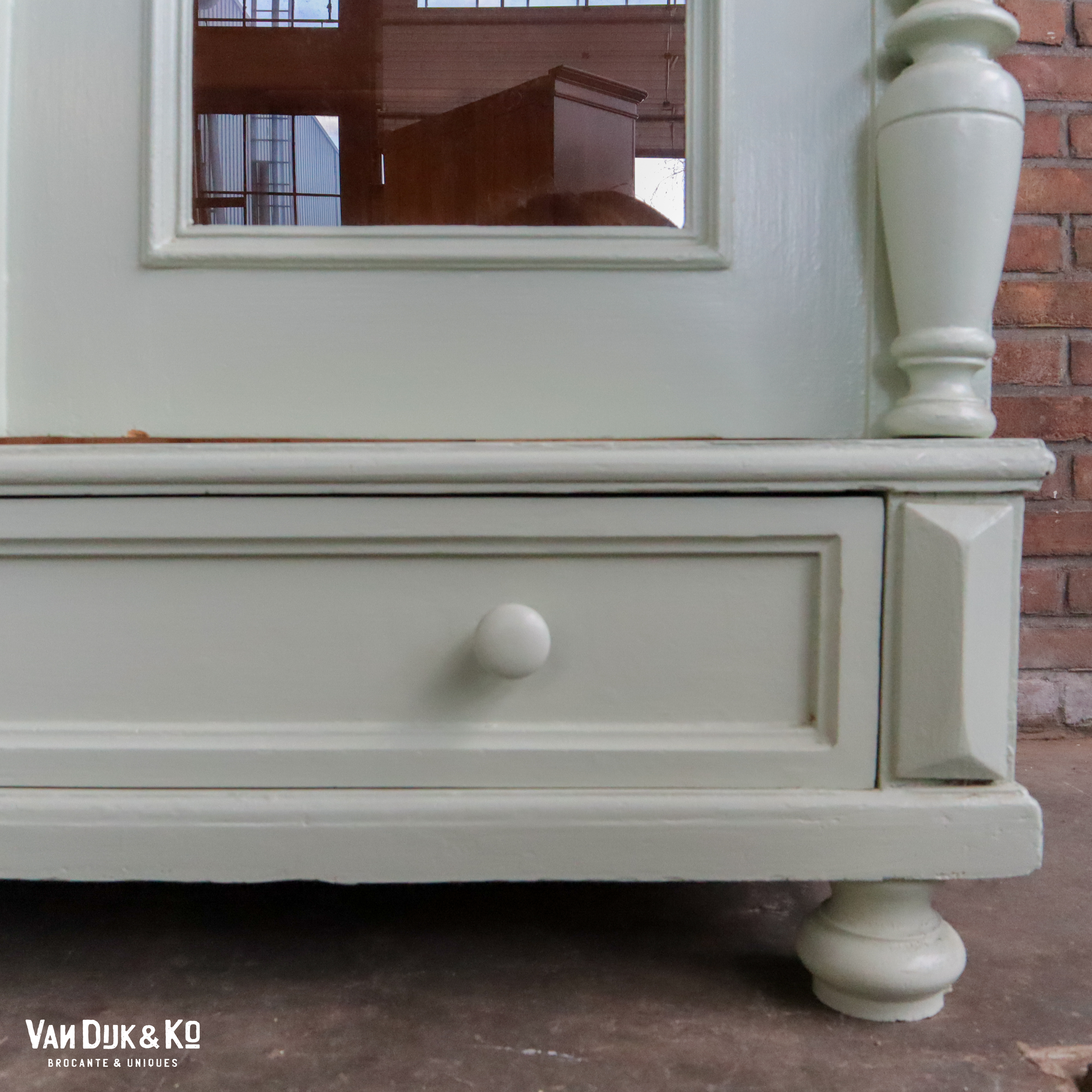 Brocante mintgroene vitrinekast - Afbeelding 5