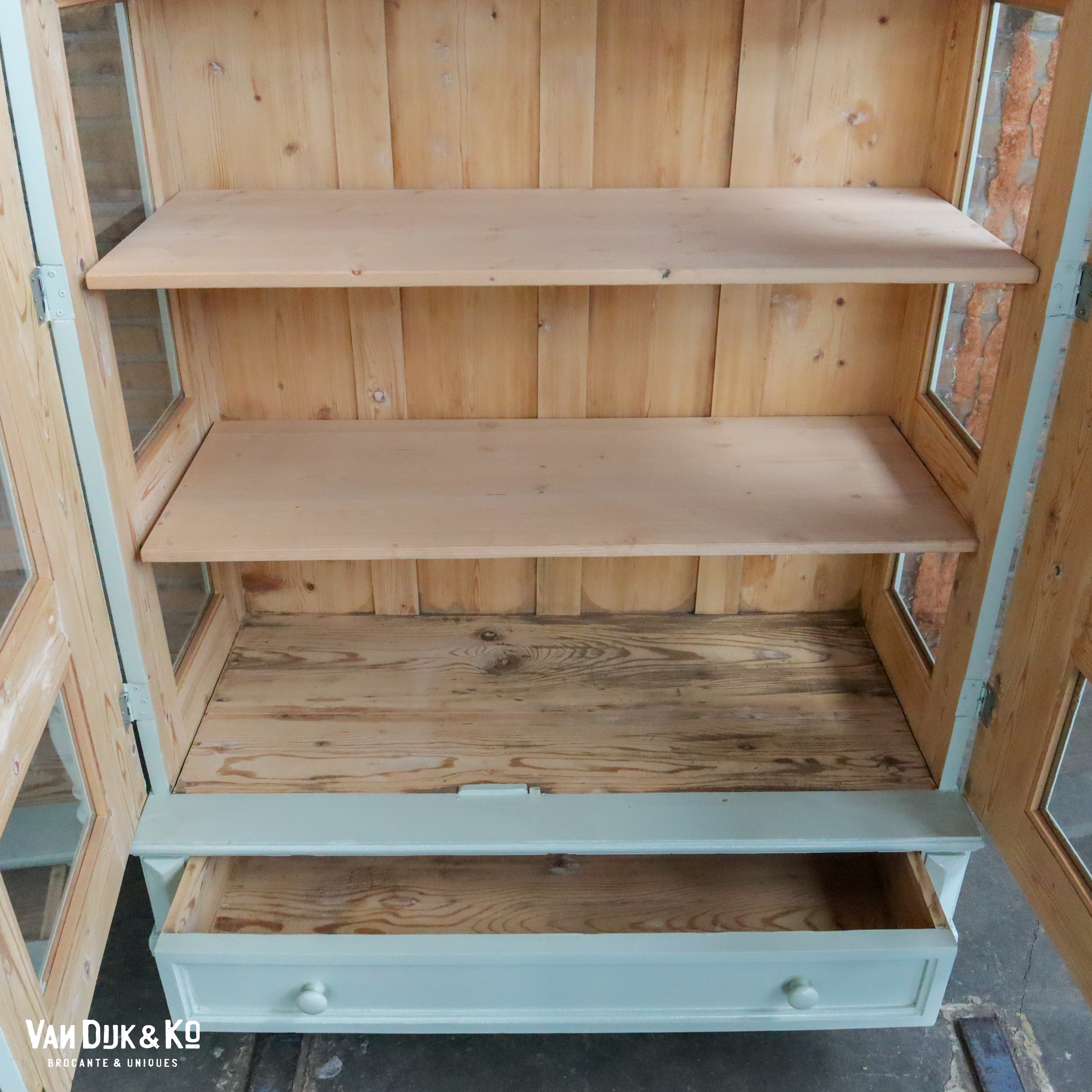 Brocante mintgroene vitrinekast - Afbeelding 7