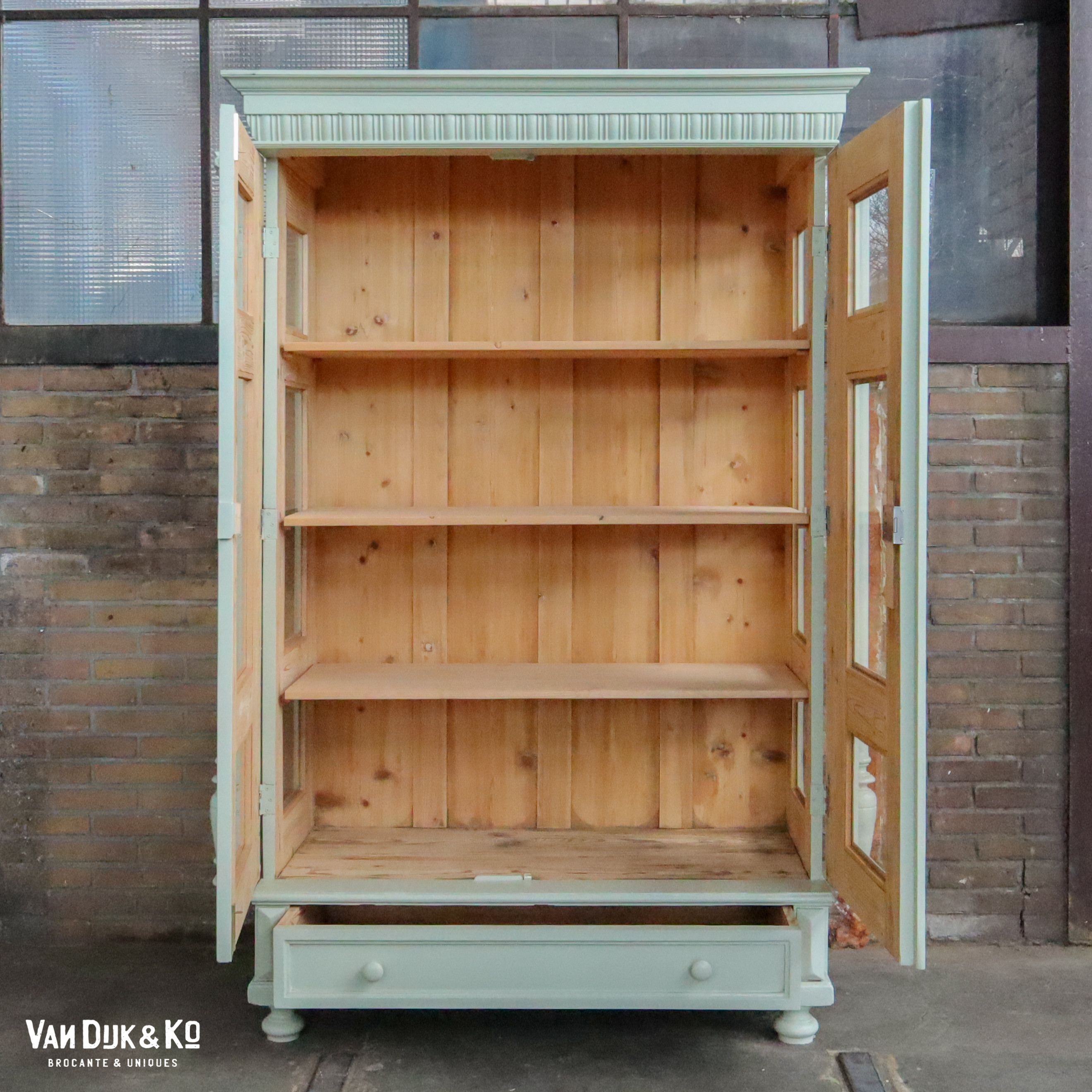 Brocante mintgroene vitrinekast - Afbeelding 6
