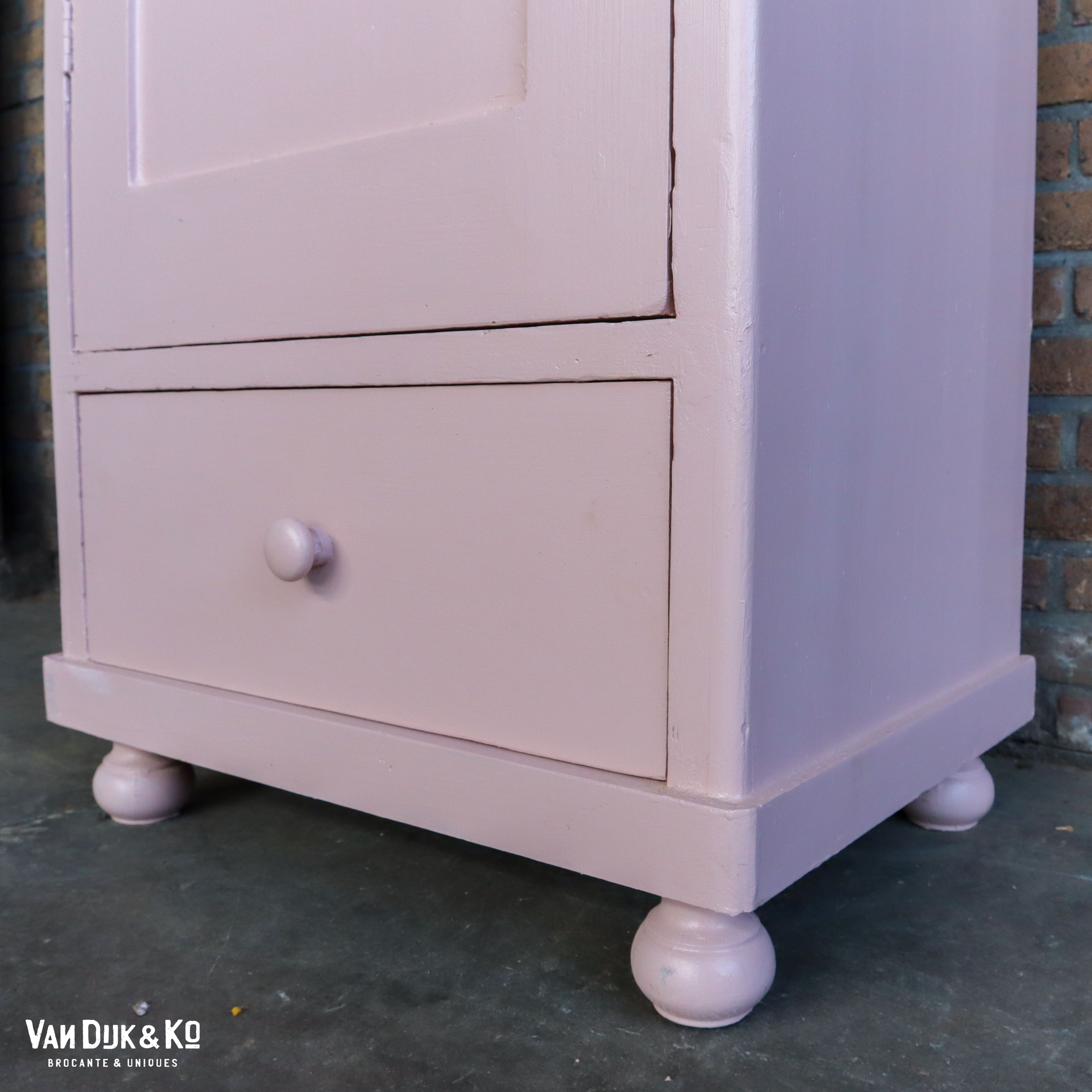 Roze eendeurs linnenkast - Afbeelding 7