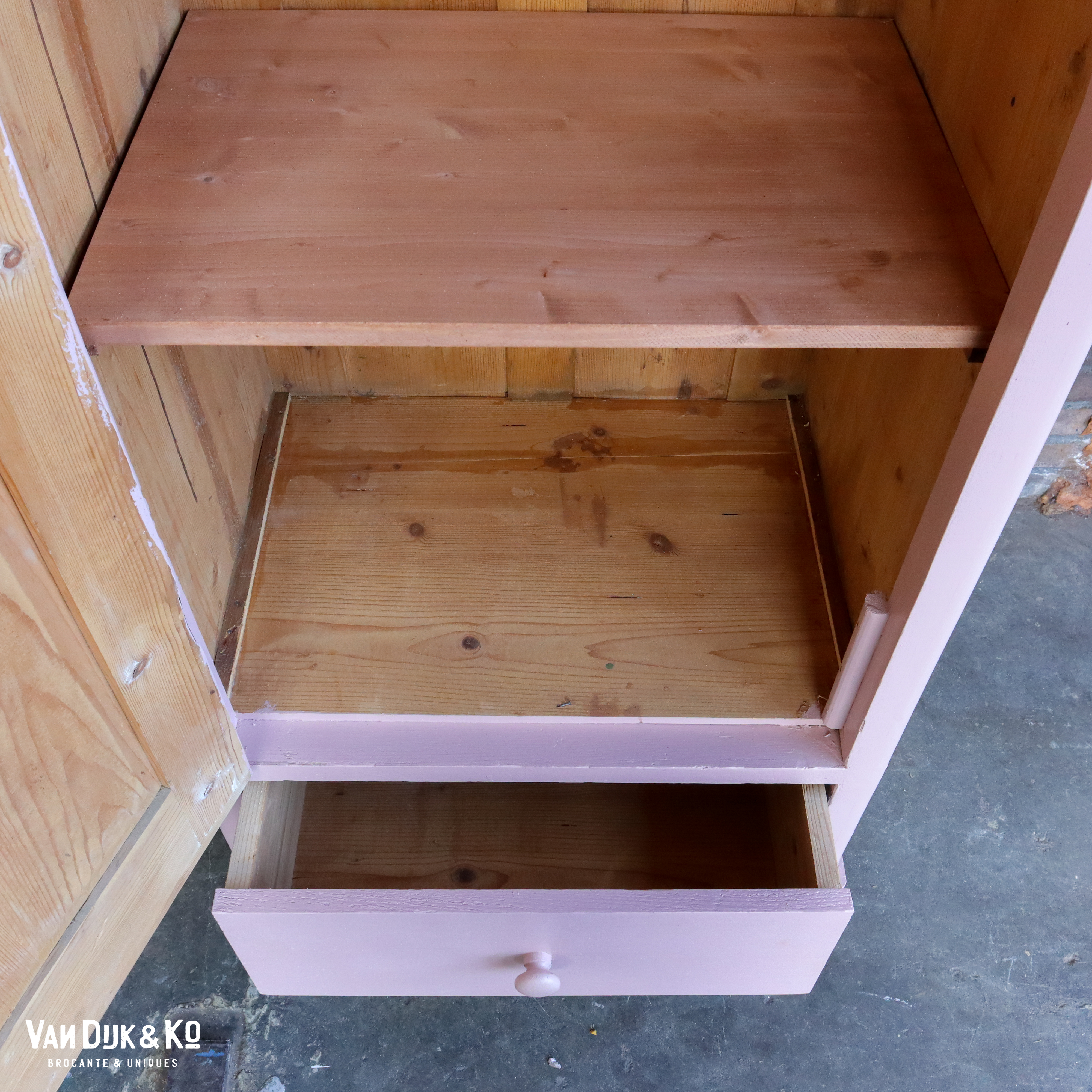 Roze eendeurs linnenkast - Afbeelding 4
