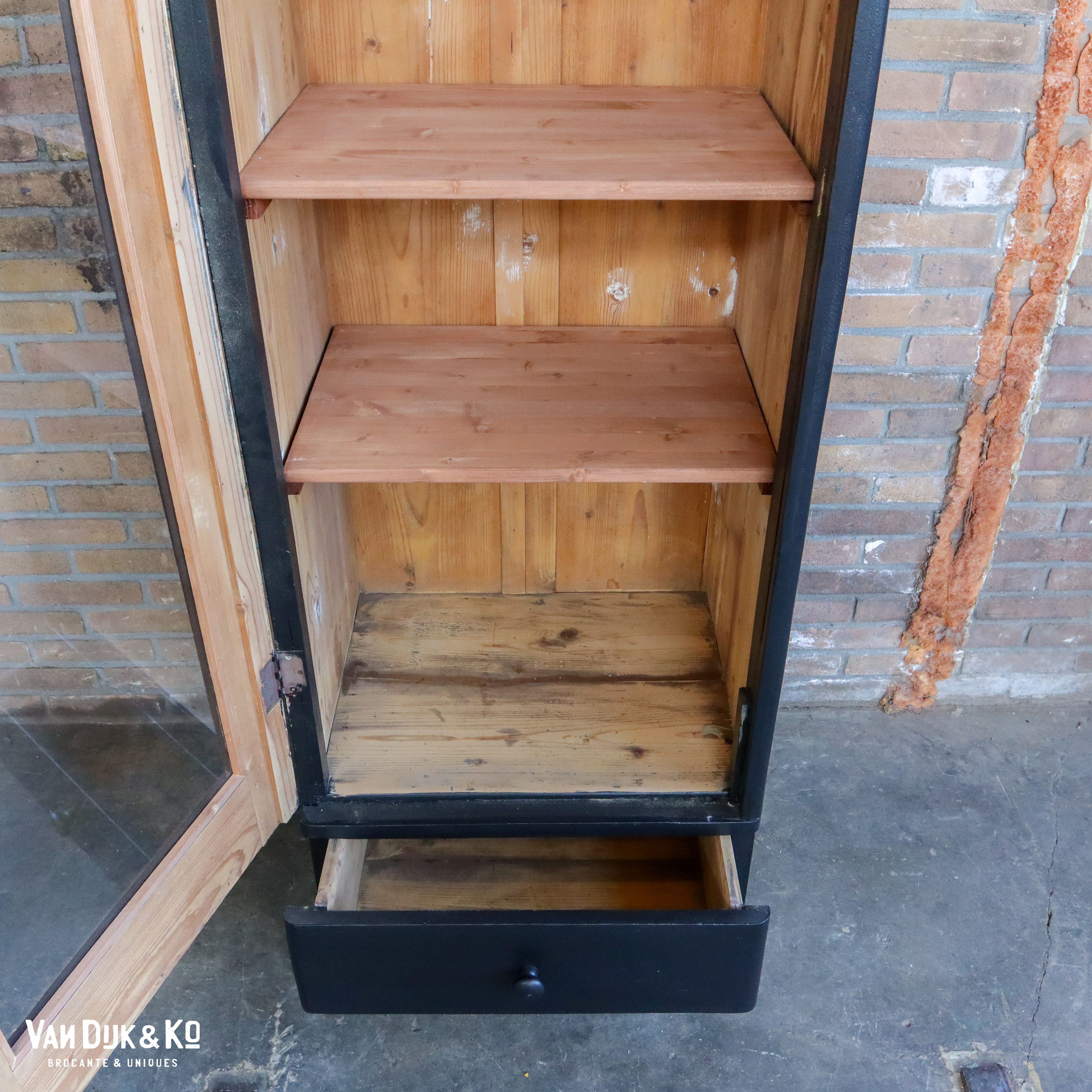 Zwarte eendeurs vitrinekast - Afbeelding 5