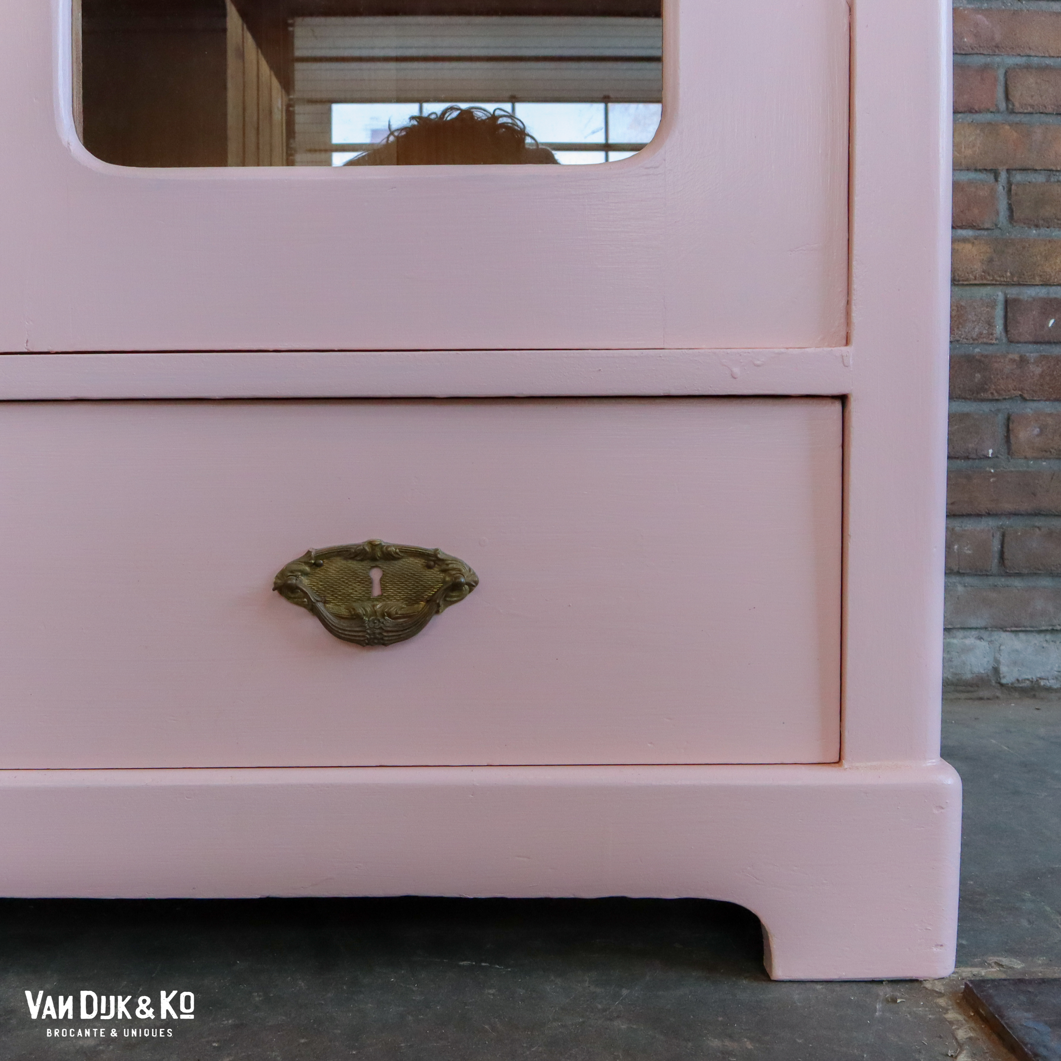 Brocante roze vitrinekast - Afbeelding 6