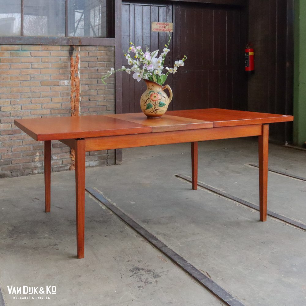 Uitschuifbare vintage tafel