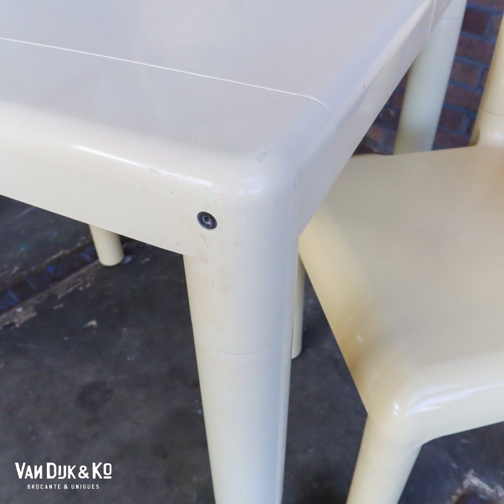 Design kunststof tafel met twee stoelen (set) - Afbeelding 3