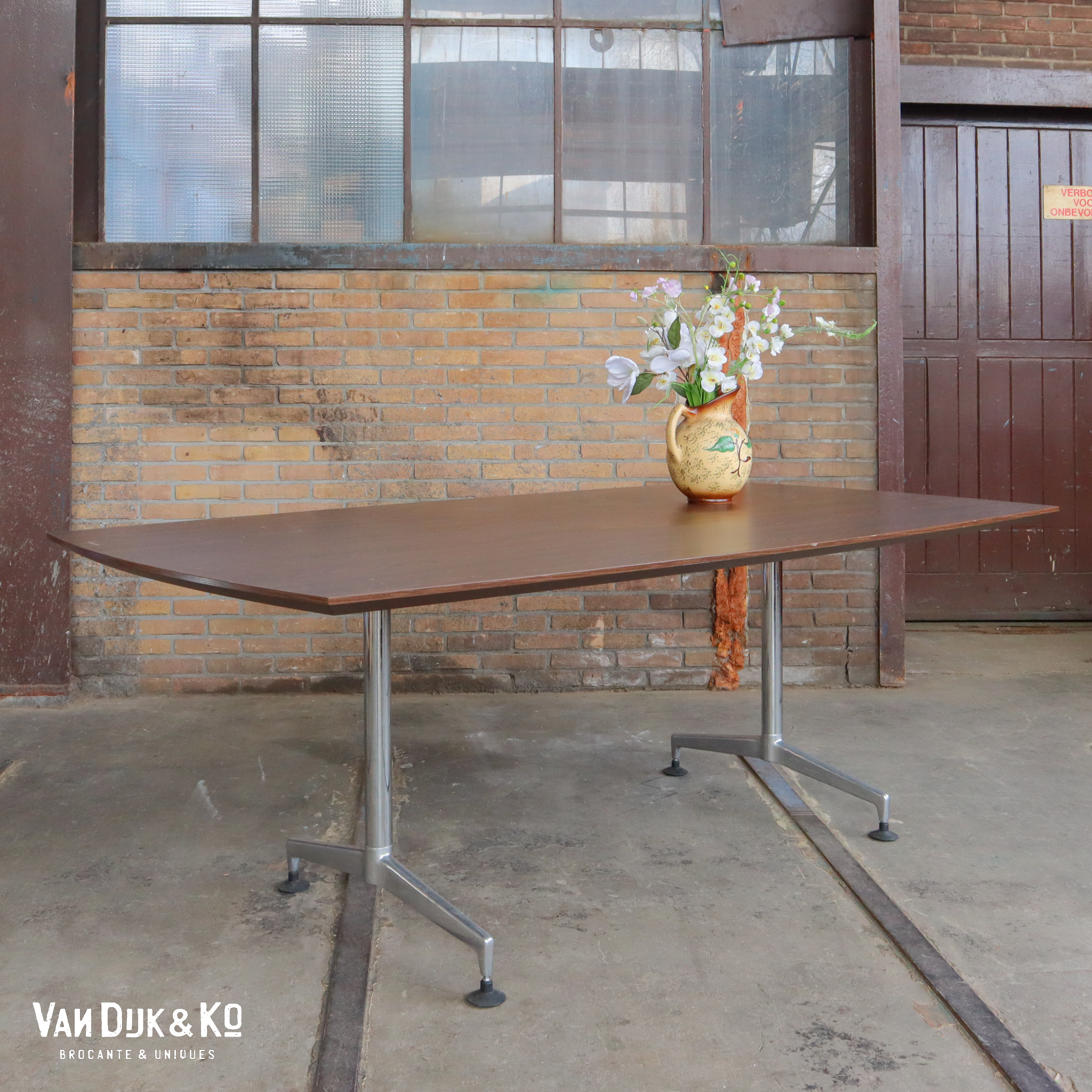 Additief Emotie Chemie Vintage design tafel » Van Dijk & Ko
