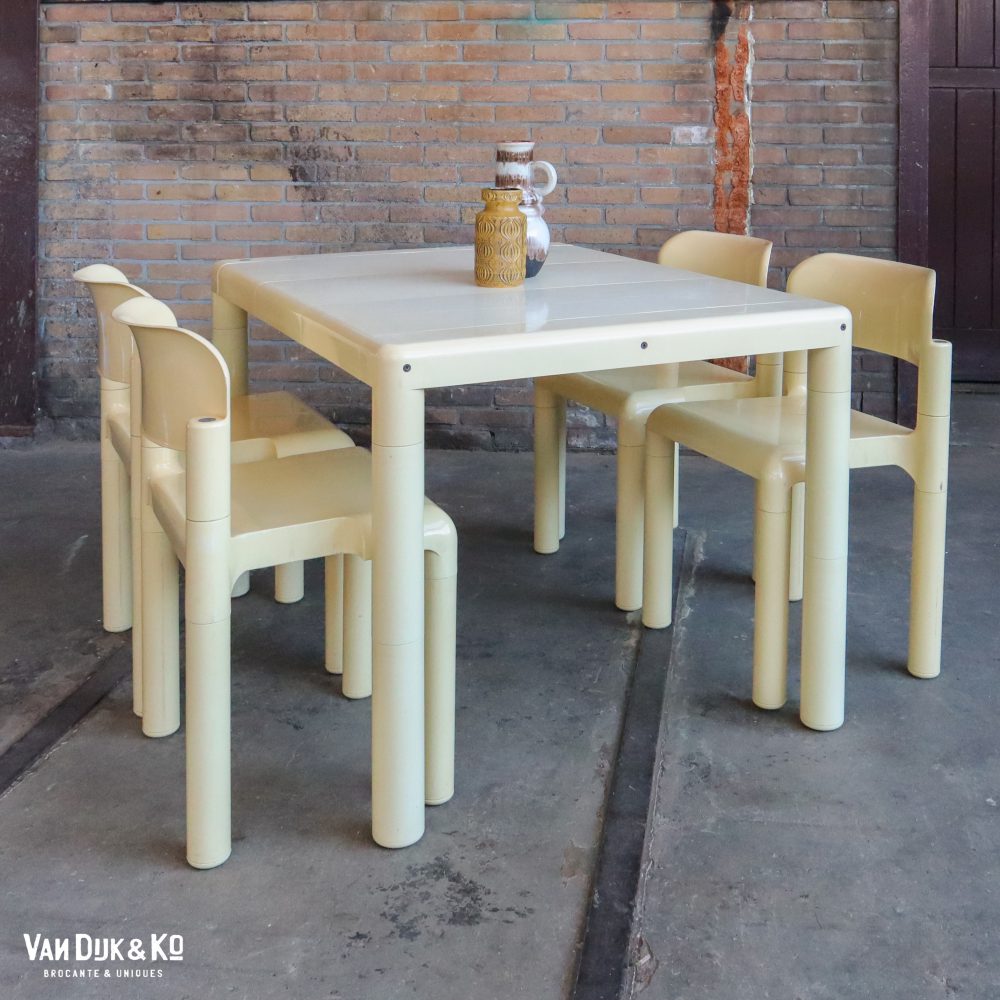 Design tafel met 4 stoelen - Eero Aarnio
