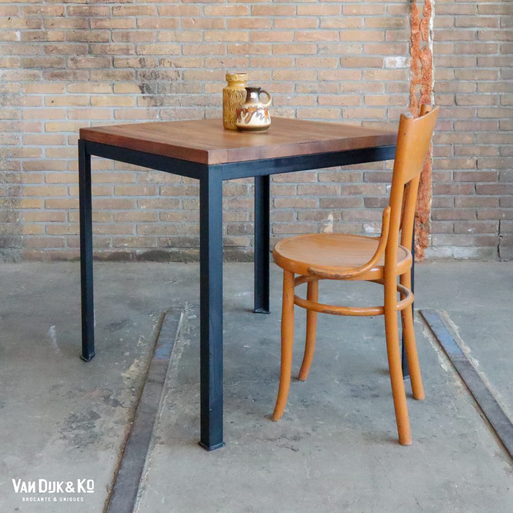 Tafel met zwart metalen frame - VD&Ko maatwerk - Afbeelding 4