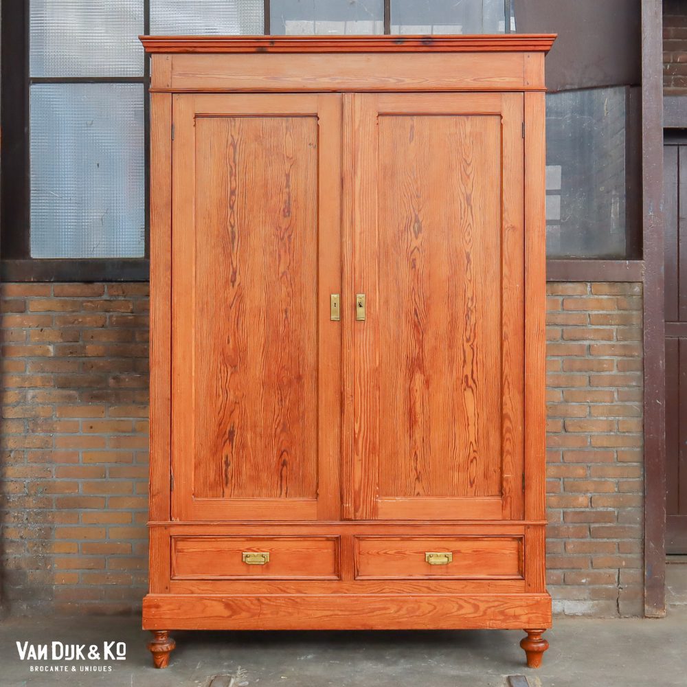Brocante houten linnenkast