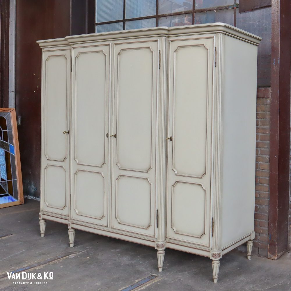 Brocante vierdeurs linnenkast - Afbeelding 2