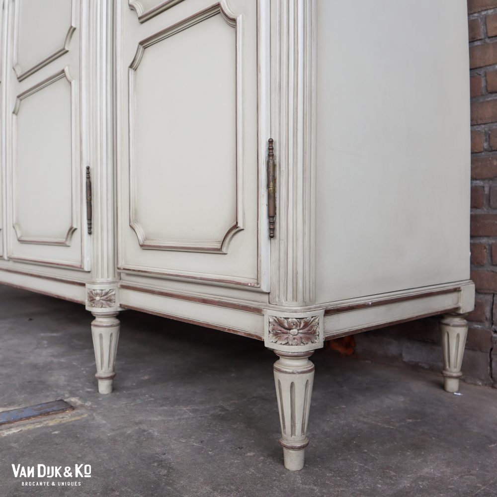 Brocante vierdeurs linnenkast - Afbeelding 3