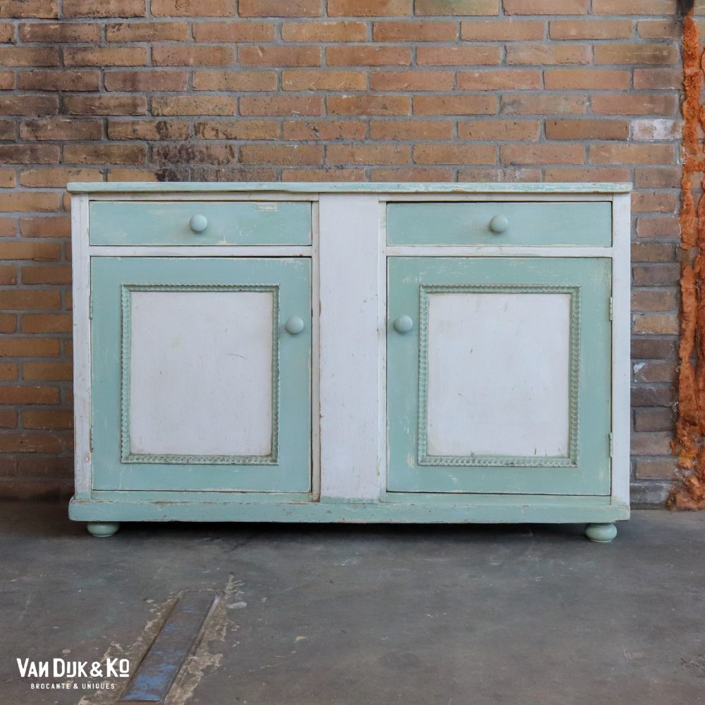 Brocante mintgroene onderkast