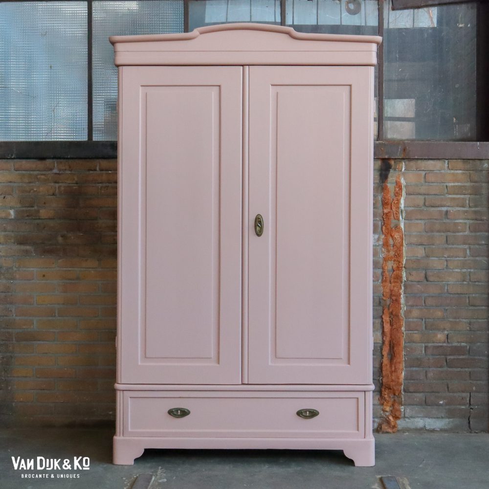 Brocante roze linnenkast