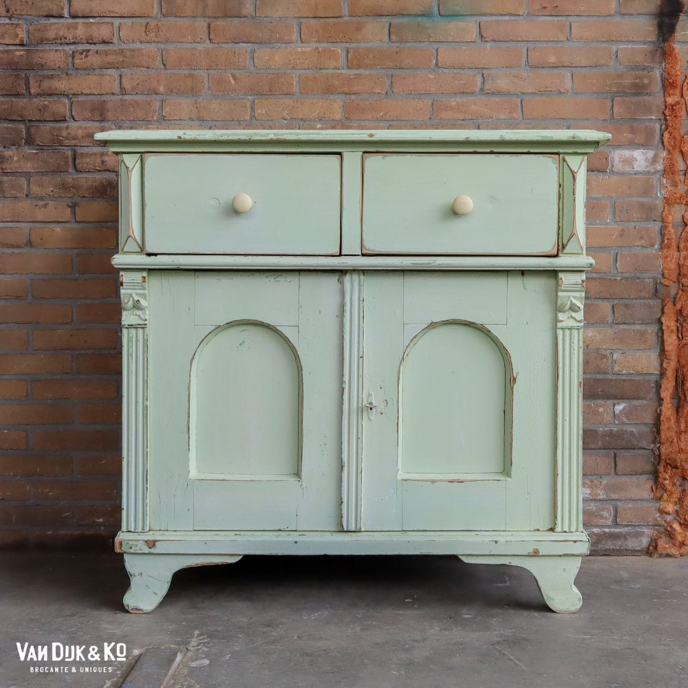 Brocante mintgroene onderkast