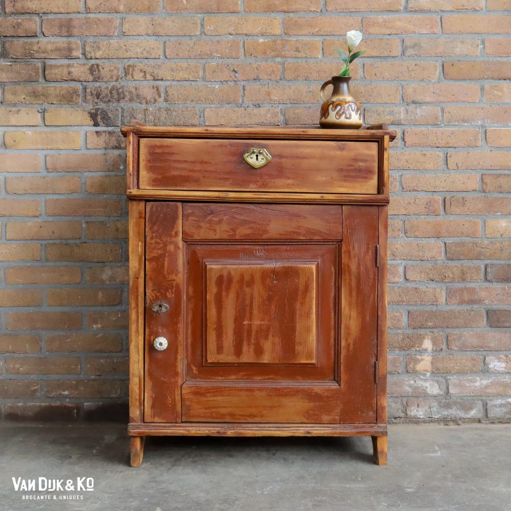 Houten kastje
