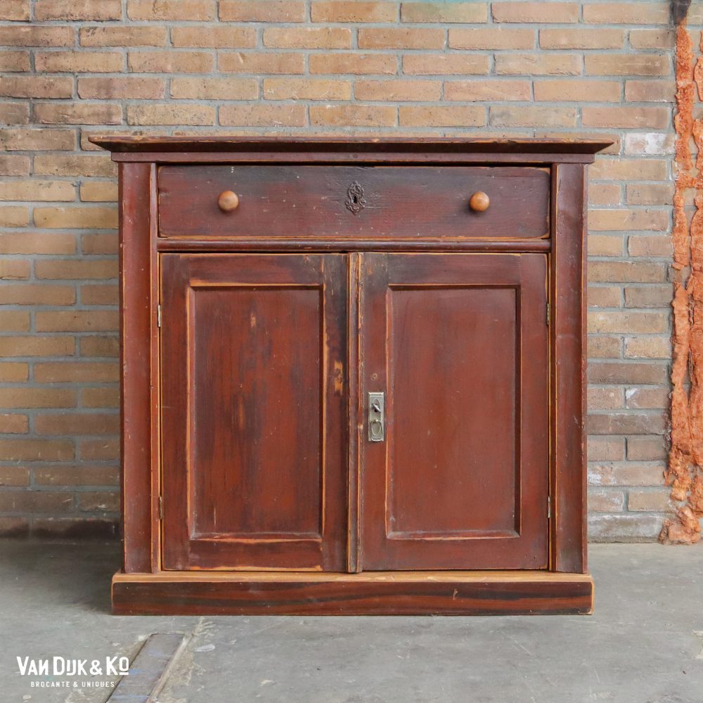 Brocante bruine onderkast