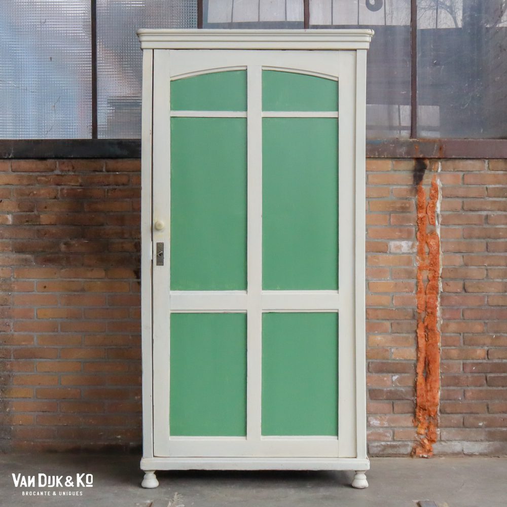 Groen-witte linnenkast