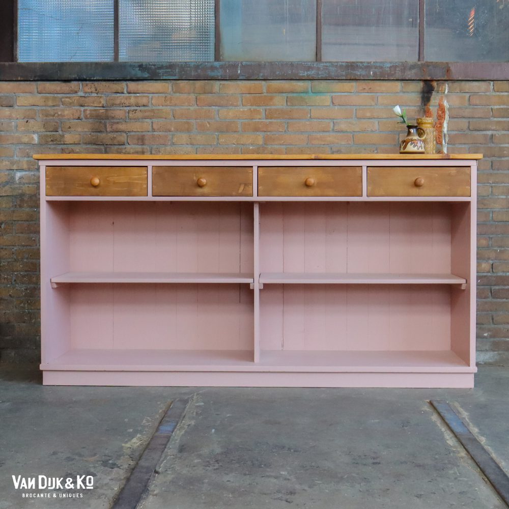 Roze houten toog