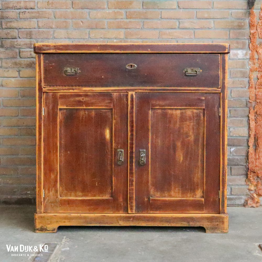 Brocante bruine onderkast