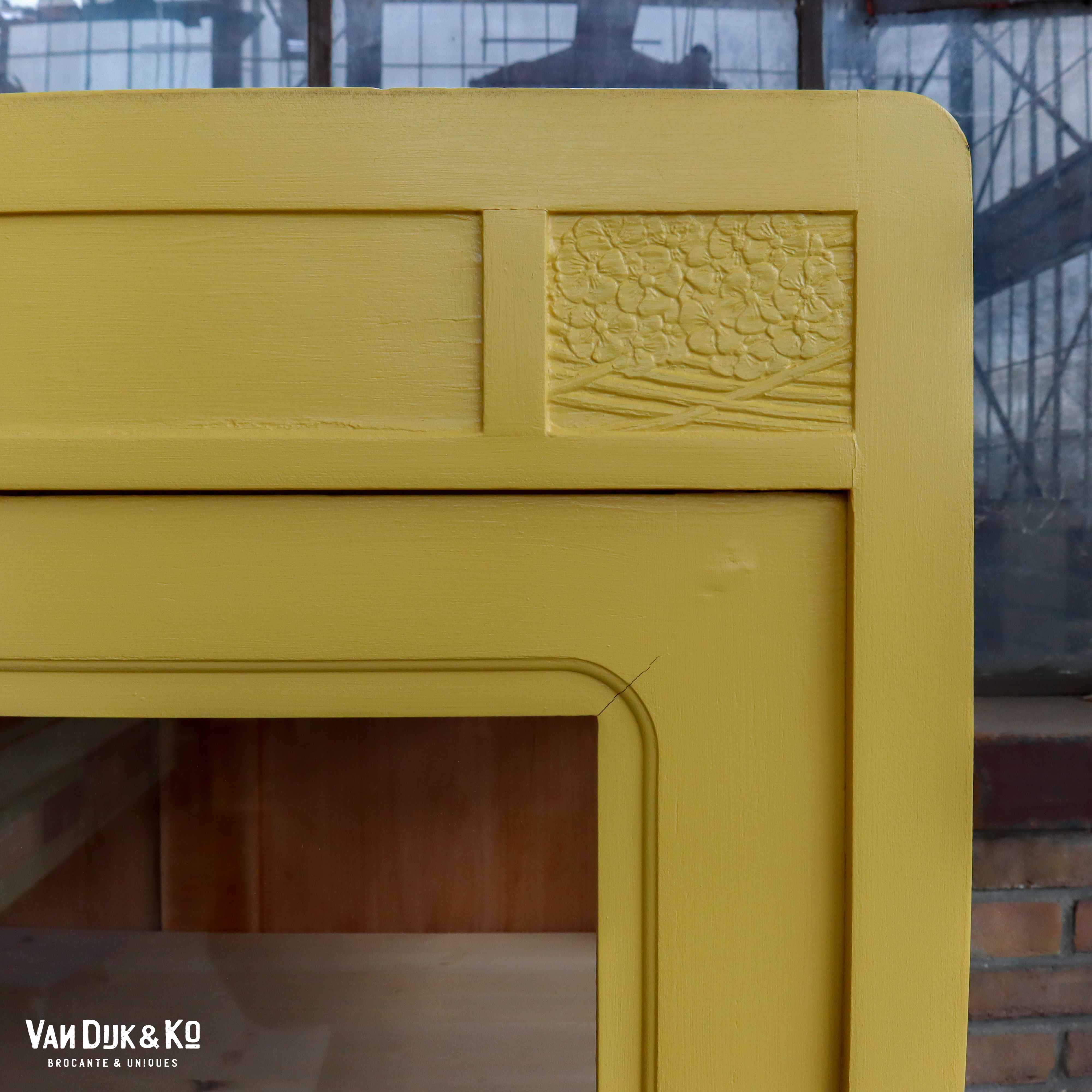 Gele vitrinekast met bloemen - Afbeelding 6