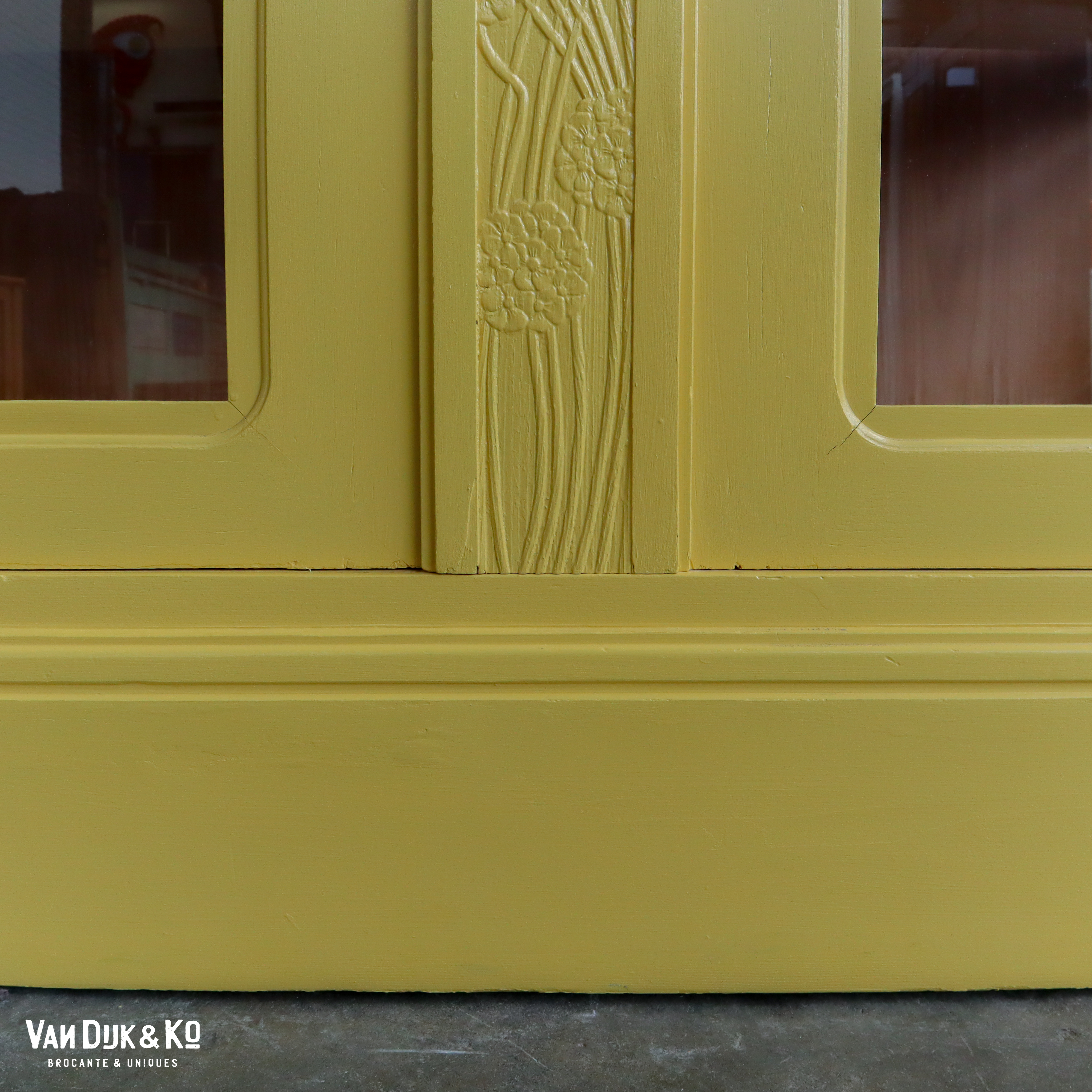 Gele vitrinekast met bloemen - Afbeelding 7