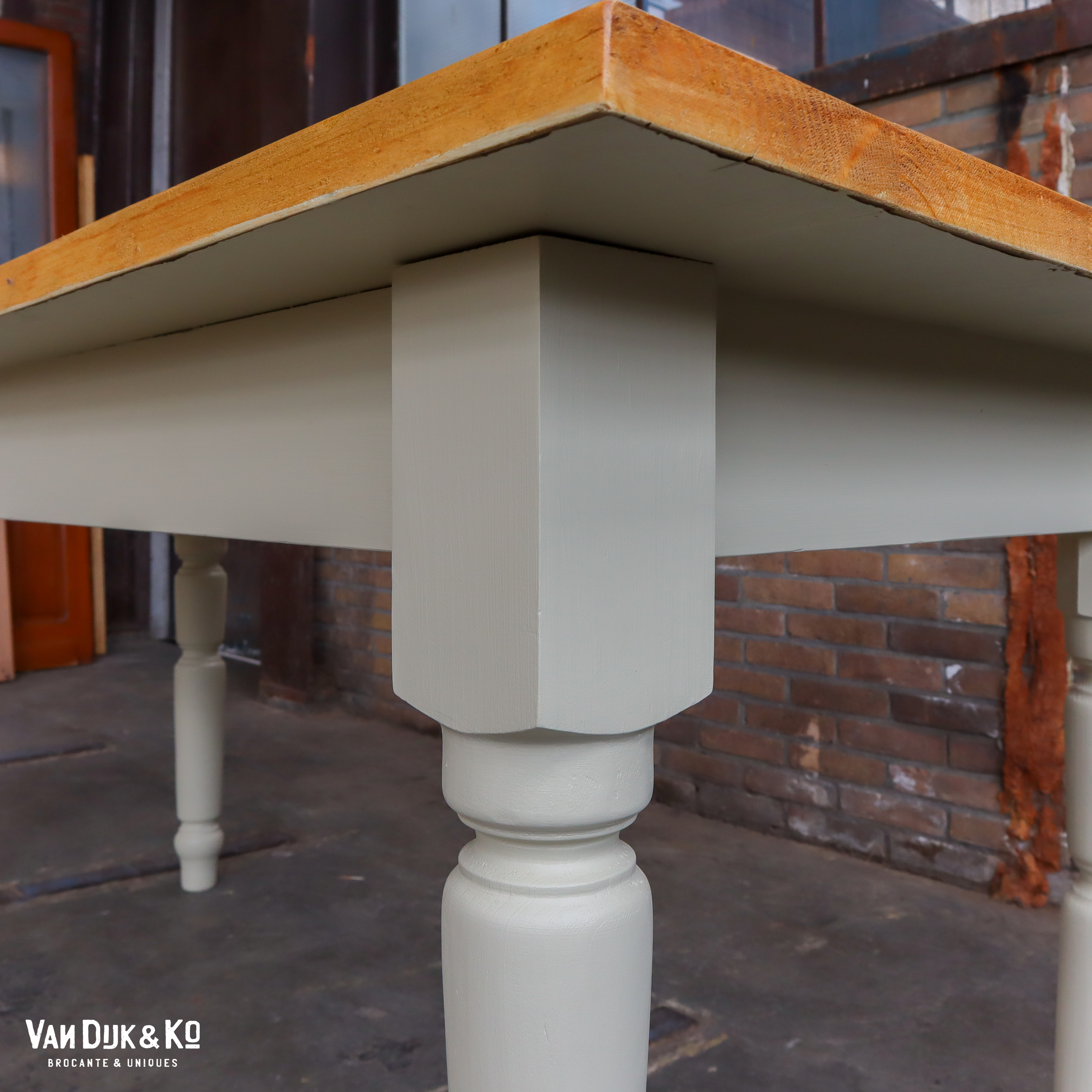 Houten tafel - Afbeelding 5