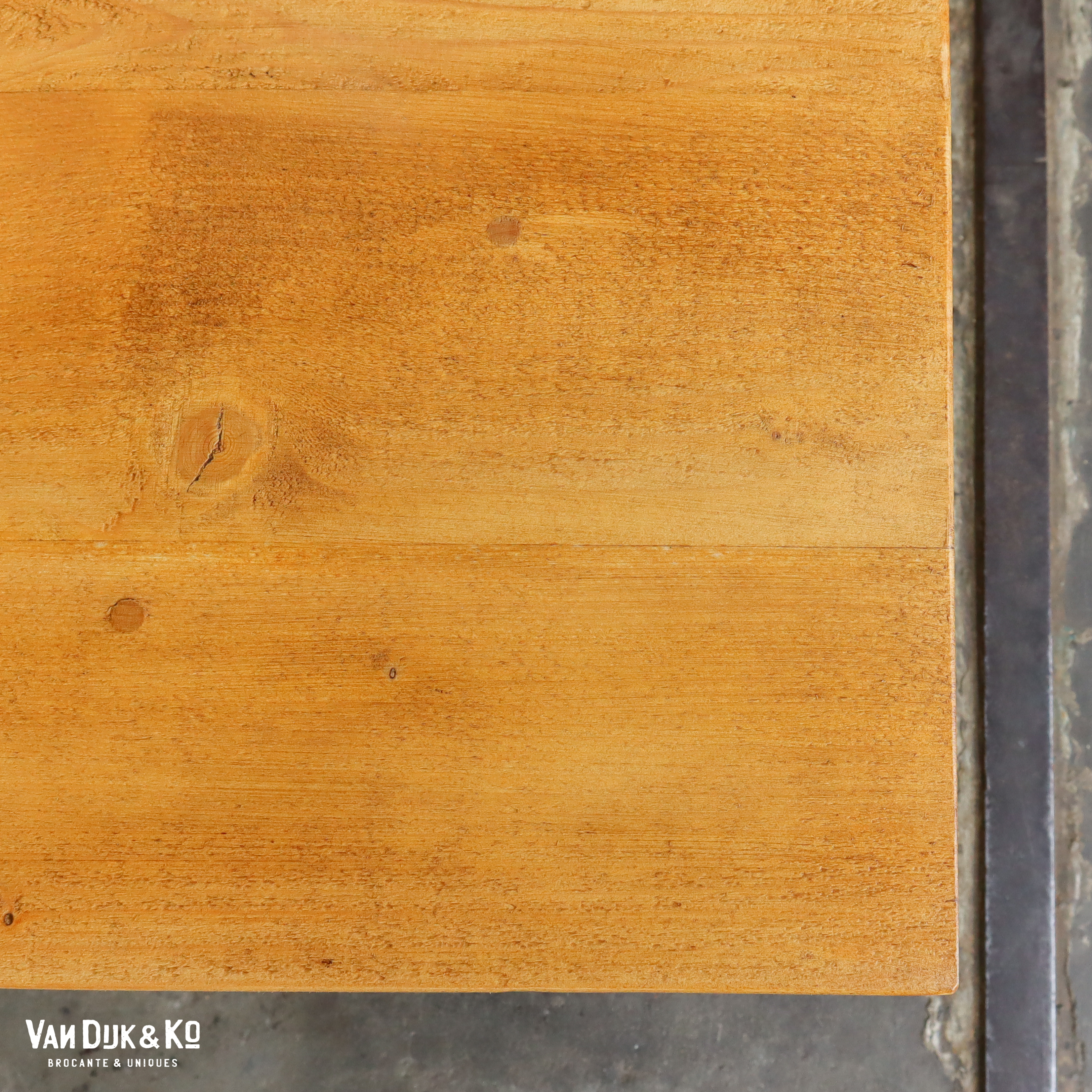 Houten tafel - Afbeelding 4